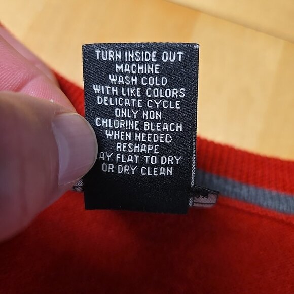 Jos. A. Bank Traveller 100% Merino Wool Sweater Mens Size XL V-Neck Red - Picture 9 of 9